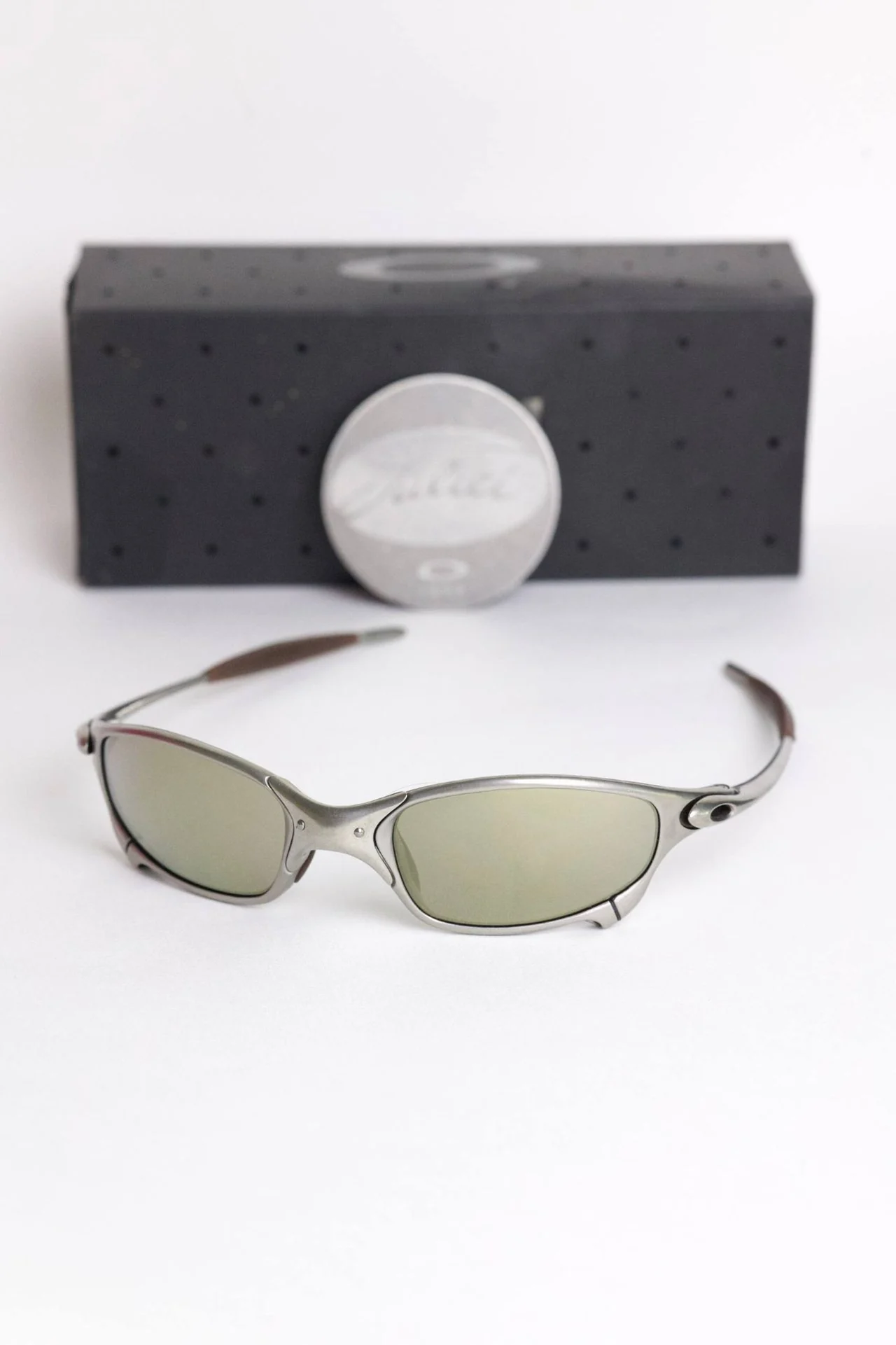 Juliet — Titanium / Gold Iridium