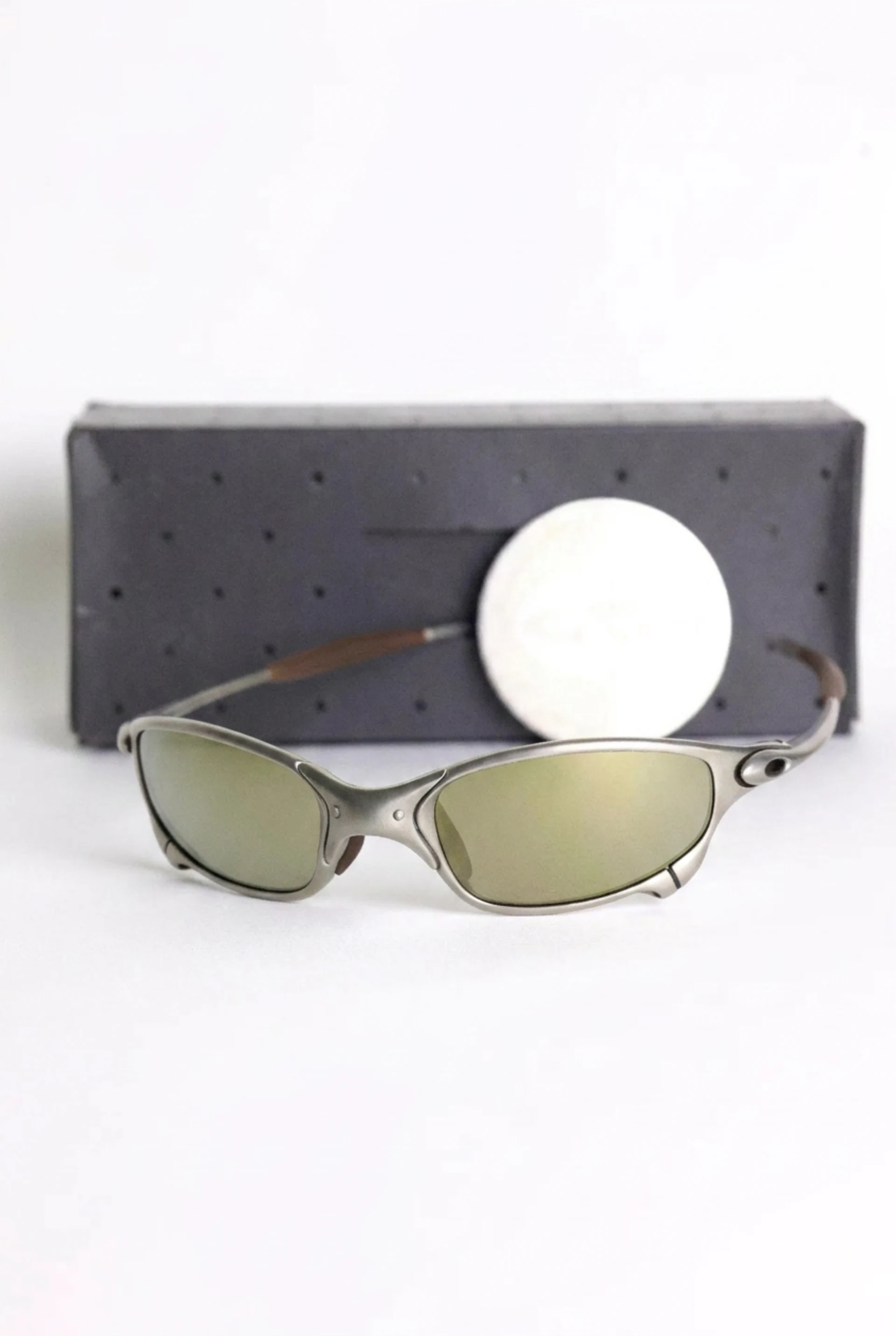 Juliet — Titanium / Gold Iridium