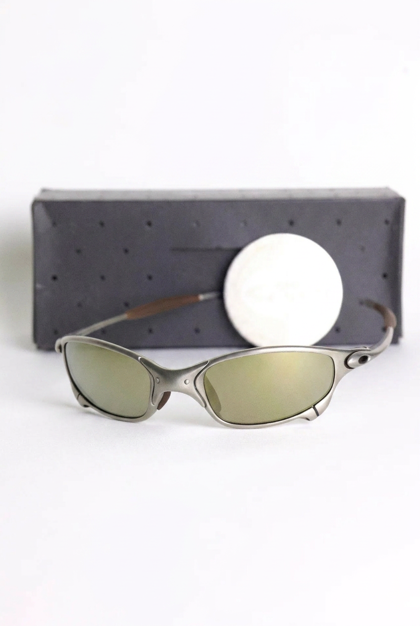 Juliet — Titanium / Gold Iridium